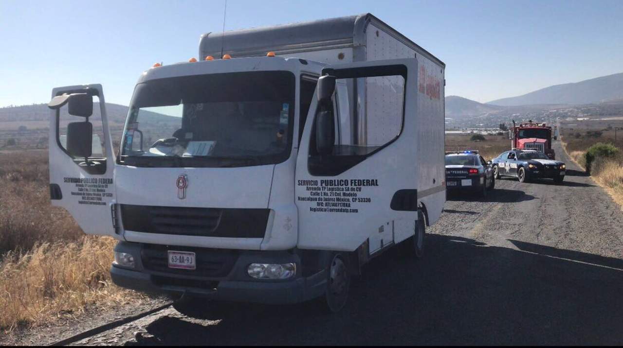 Tras atender un reporte de robo a un camión unitario ligero en el kilómetro 15 de la carretera Cuacnopalan-Oaxaca, elementos de la División de Seguridad Regional de la corporación fueron atacados a balazos por sujetos a bordo de una camioneta PickUp de color gris. (ESPECIAL)