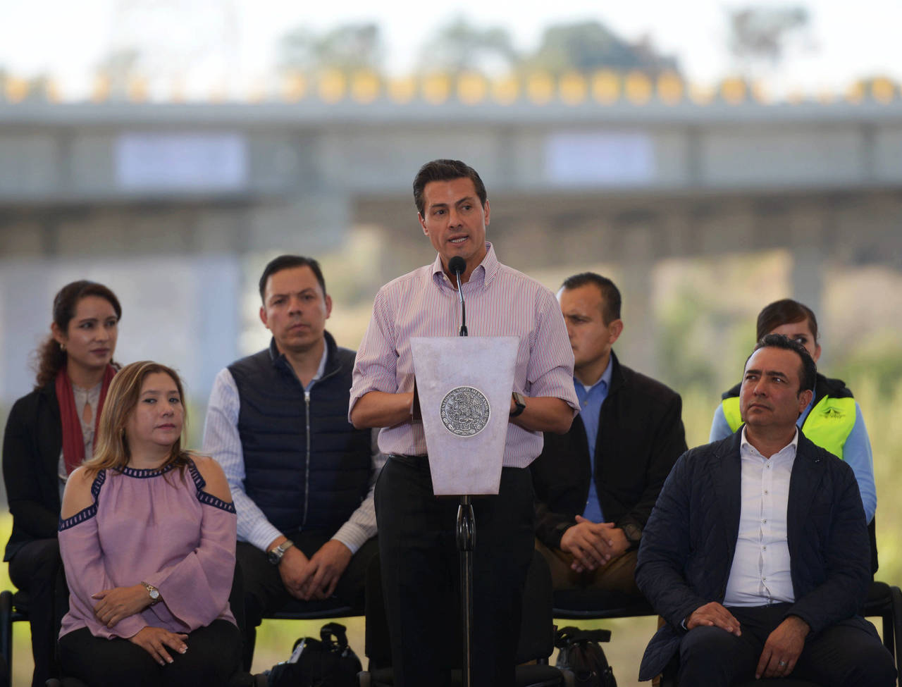 No olvida. Enrique Peña Nieto  dijo que 'algunos' no quisieran tener presente esa participación en la Feria Internacional del Libro en Guadalajara, en la que confundió nombres de libros y escritores. (EFE)