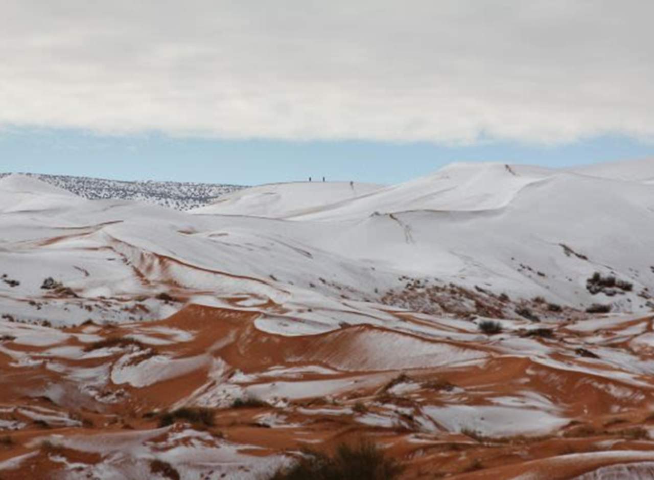 Increíbles imágenes del Sahara cubierto de nieve