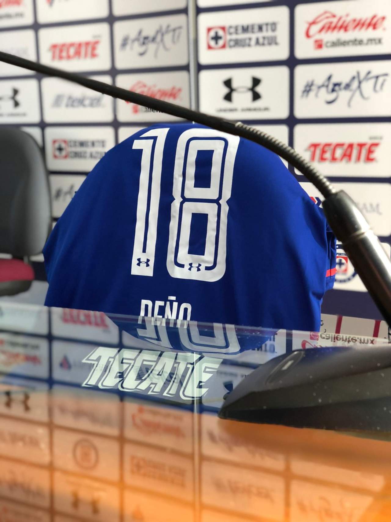 Peña portará el número 18 en su nueva aventura con Cruz Azul tras su regreso desde Rangers. (TWITTER)