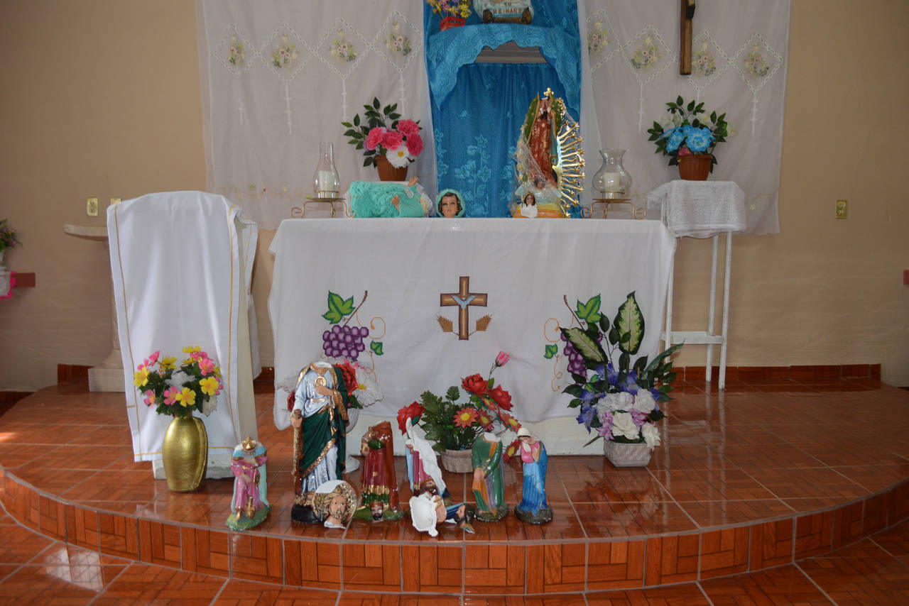 Imágenes. Las imágenes de la Virgen de Guadalupe, de San Judas Tadeo, del Nacimiento y de los Reyes Magos quedaron sin cabeza. (EL SIGLO DE TORREÓN)