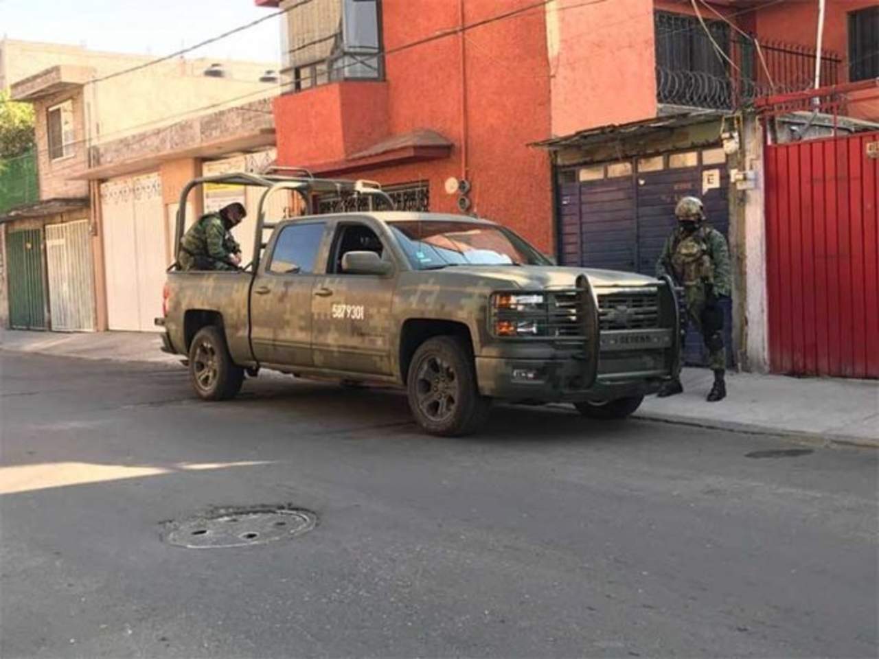 Elementos de la Policía Federal, en coordinación con la Secretaría de la Defensa Nacional (Sedena), detuvieron a Uriel Isaac 'N', alías 'El Cochi', presunto líder del cártel de Tláhuac. (TWITTER)