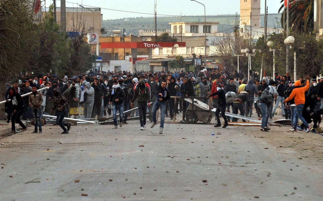 Enfrentamientos. Los disturbios se registraron en más de 20 ciudades del país. (EFE)