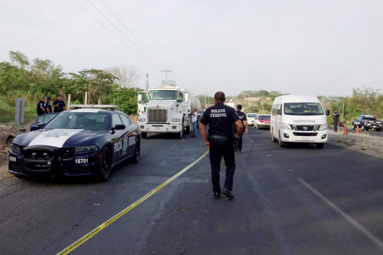 Los restos desmembrados y decapitados de cuatro personas fueron abandonados hoy en un camino rural del oriental estado mexicano de Veracruz, según reportaron fuentes policiacas. (ARCHIVO)