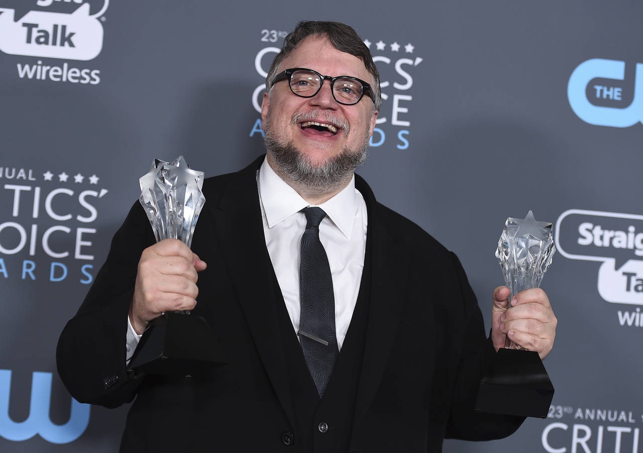 Premios. El cineasta mexicano Guillermo del Toro ganó Critics Choice a mejor dirección por la película La forma del agua.