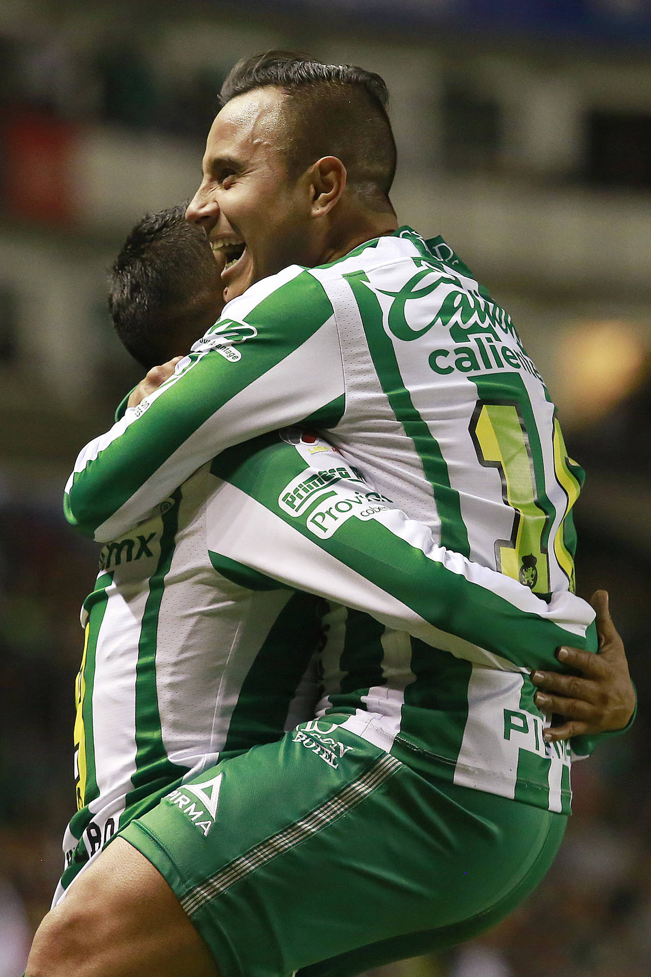 Luis Montes festeja su gol. León, intratable en el inicio del Torneo Clausura 2018
