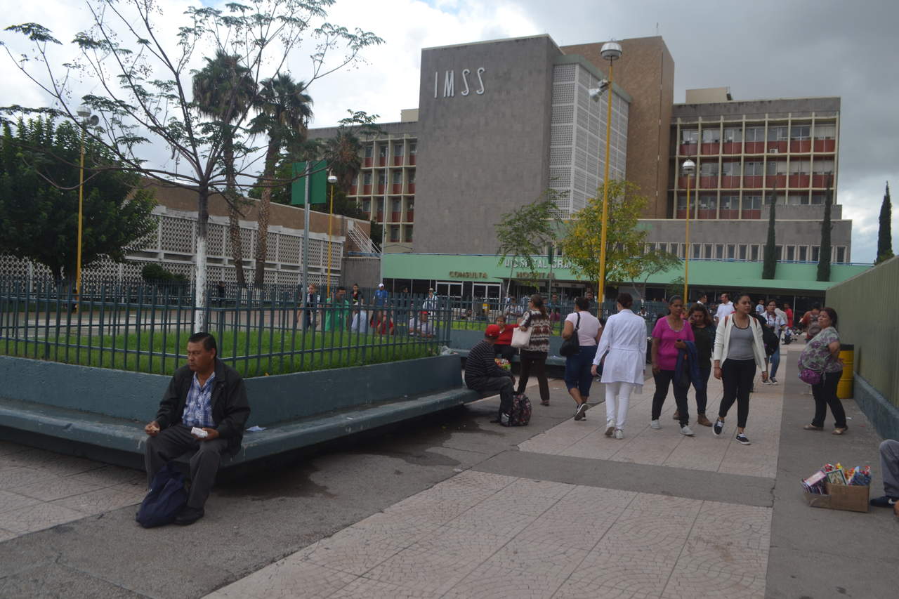 Fue cerca de las 05:00 horas cuando se reportó el fallecimiento en las instalaciones de la clínica 16 del Instituto Mexicano del Seguro Social. (ARCHIVO)