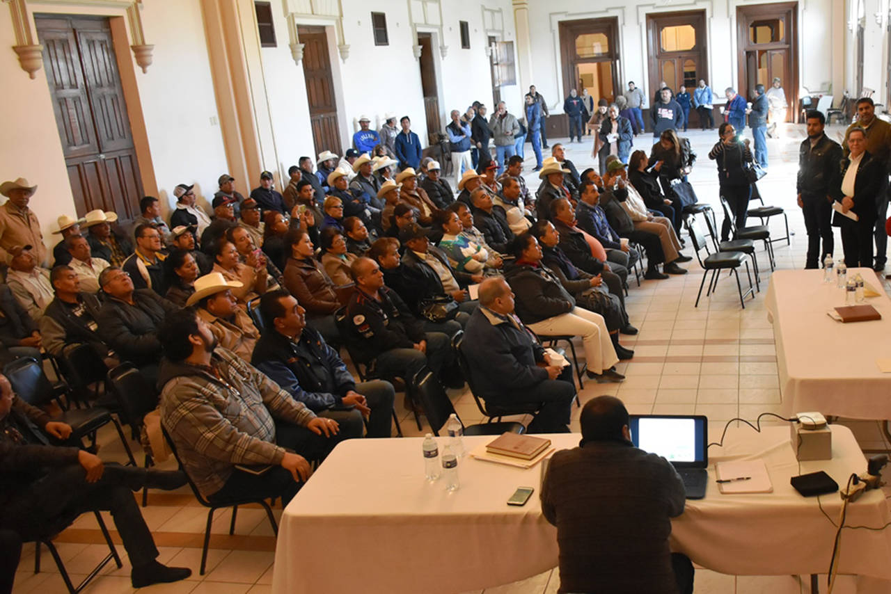 Explican. El Ayuntamiento de Lerdo lleva a personal de Sagarpa para que expliquen reglas de los programas en 2018. (EL SIGLO DE TORREÓN)