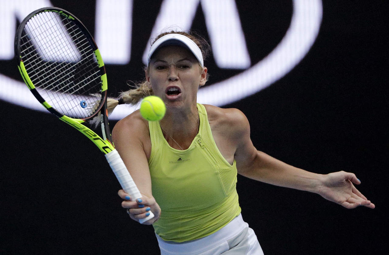 La danesa Caroline Wozniacki derrotó 6-2 y 6-3 a Mihaela Buzarnescu. (AP)