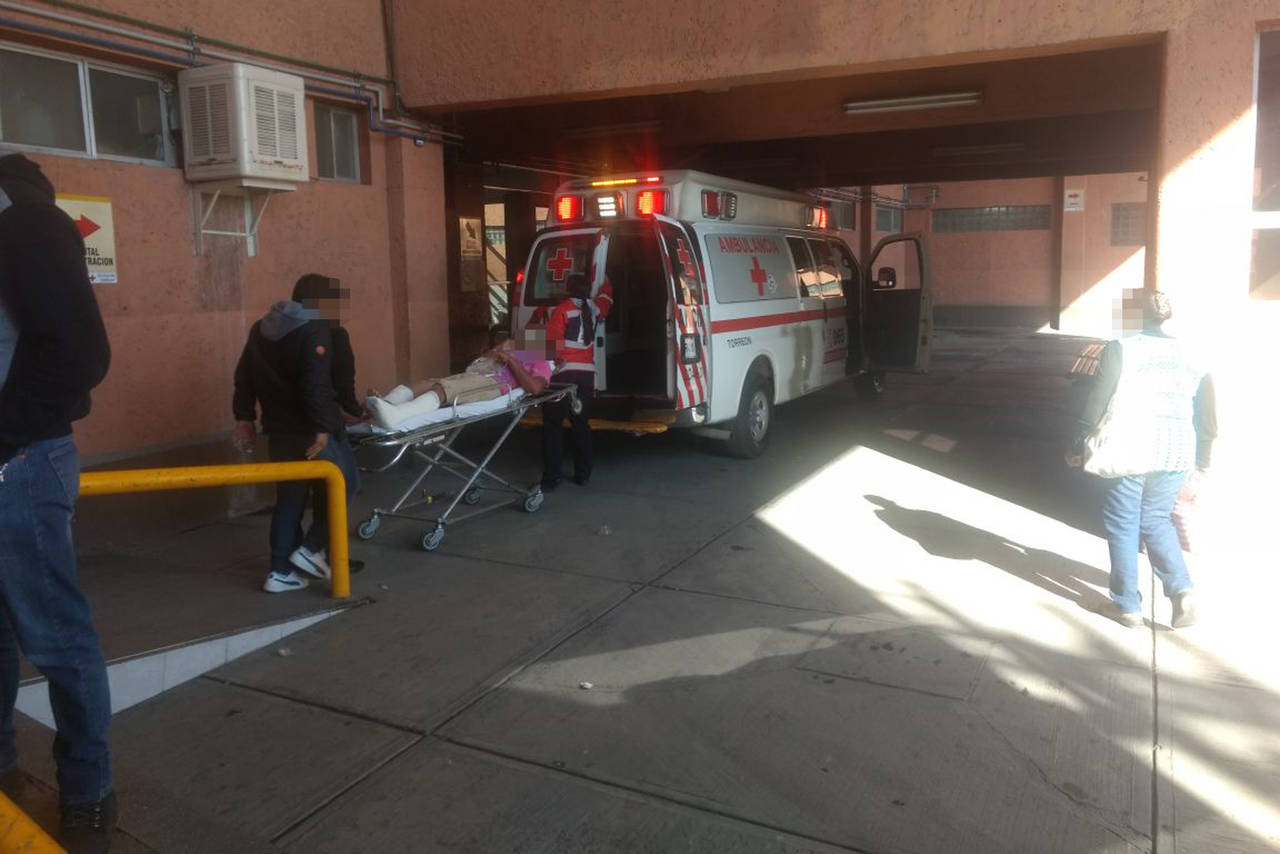 Atención. Un hombre con heridas de bala en las piernas ingresó a la Cruz Roja Torreón. (EL SIGLO DE TORREÓN)