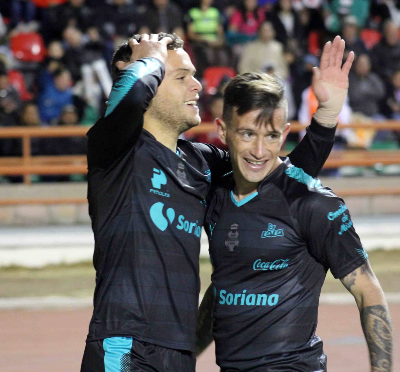 Santos Laguna tuvo una noche triunfal en el debut de la Copa MX Clausura 2018 del futbol mexicano, al imponerse por 1-0 sobre el anfitrión Mineros de Zacatecas del Ascenso MX. 'Cabecita' Rodríguez fue el encargado de marcar la anotación. (Cortesía Santos Laguna)