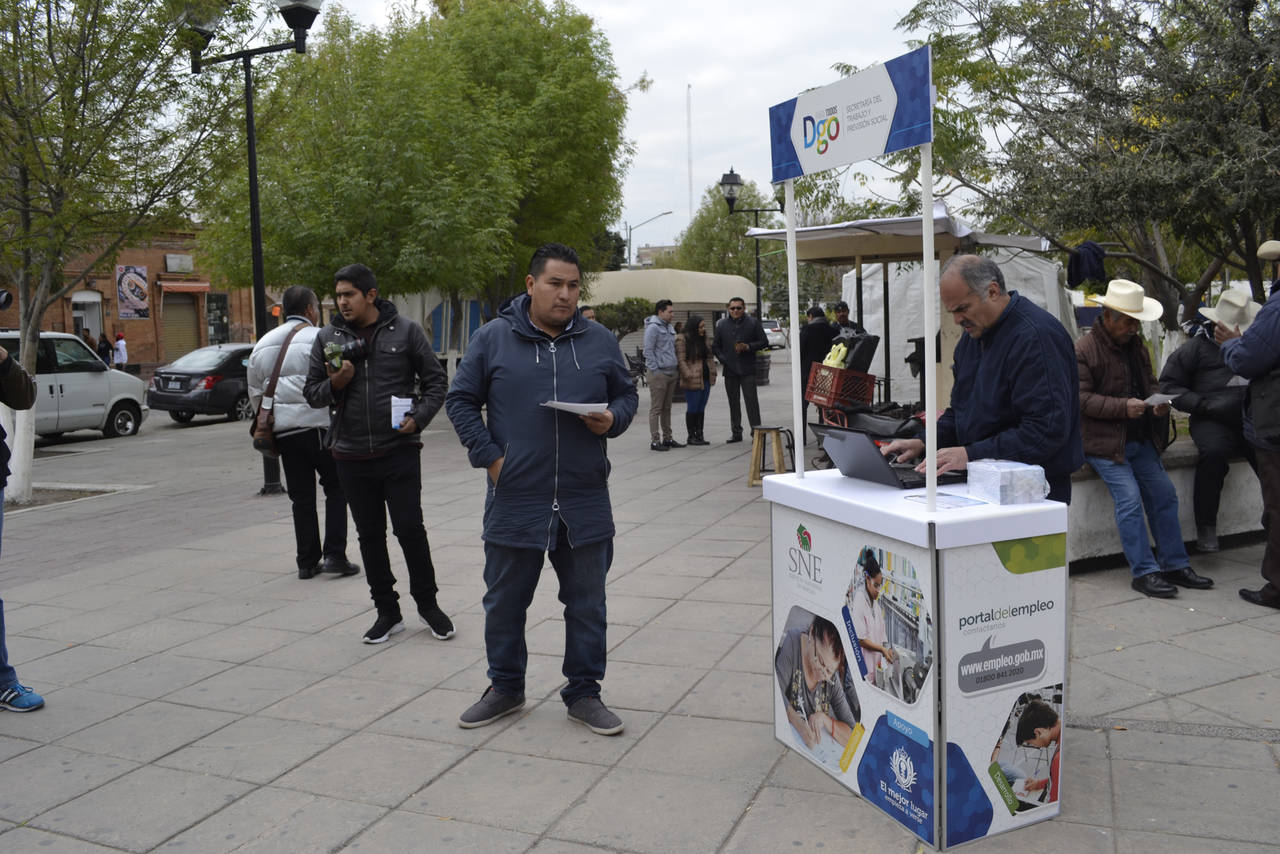 Atención. Instalan un módulo de la Secretaría del Trabajo en la Plaza de Armas de Gómez Palacio para promover servicios. (EL SIGLO DE TORREÓN)