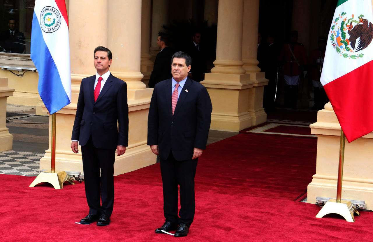 México reafirmó su compromiso y voluntad para reforzar la relación bilateral con Paraguay para construir un futuro compartido con base en sus coincidencias, afirmó el presidente Enrique Peña Nieto. (EFE)