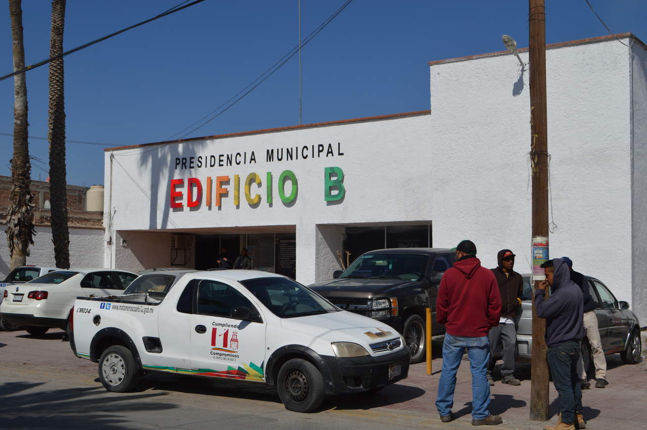 Se inauguró durante el ayer miércoles la nueva oficina del servicio de aguas en la avenida Carranza, además de que se aplicó ya un mantenimiento en la fachada del edificio 'B' de la presidencia. (ARCHIVO)