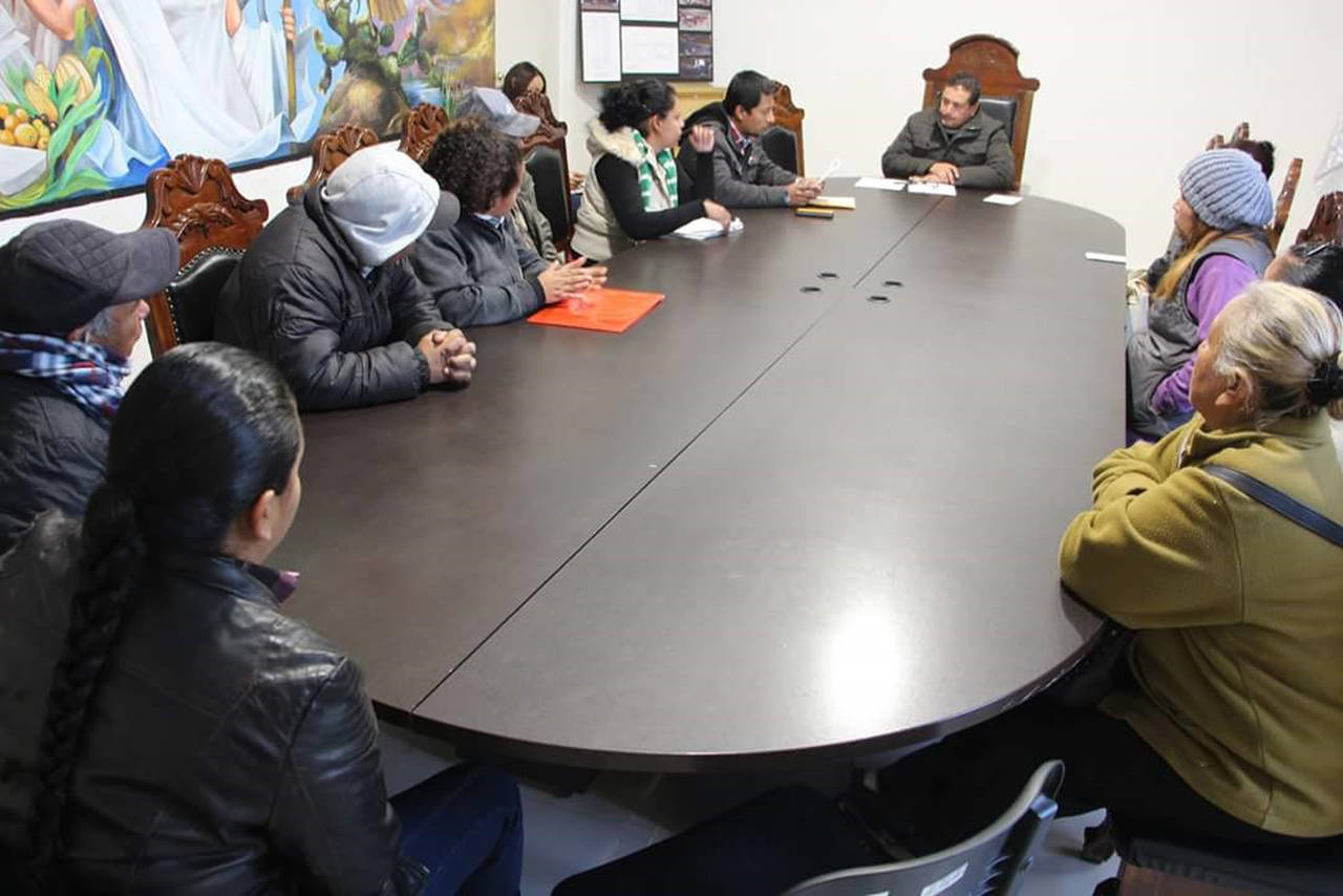 Diálogo. Autoridades municipales buscan encontrar acuerdos con representantes del grupo Antorcha Campesina. (EL SIGLO DE TORREÓN/ROBERTO ITURRIAGA)