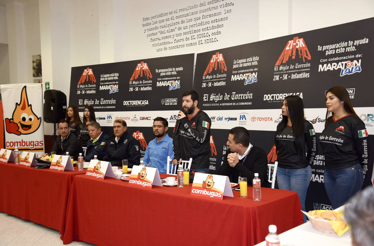 Dentro de las instalaciones de El Siglo de Torreón, fue presentada la carrera de esta casa editora, que ahora contará con la modalidad de 21 kilómetros como preparación para el Maratón Lala 2018. (Jesús Galindo López)