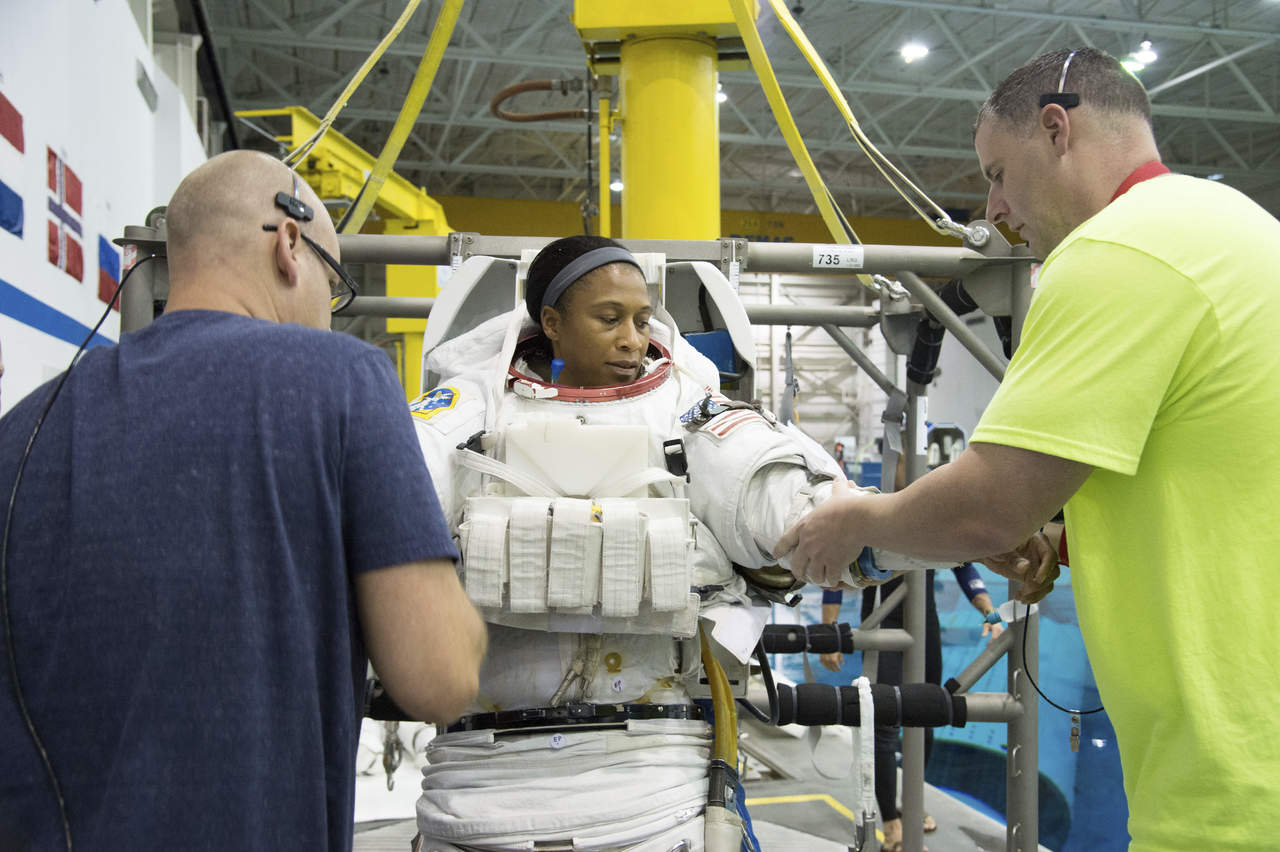 La NASA anunció el jueves por la noche que retiraba a Epps de la misión, pero no explicó el motivo. La reemplazó su suplente, Serena Aunon-Chancellor. (AP)