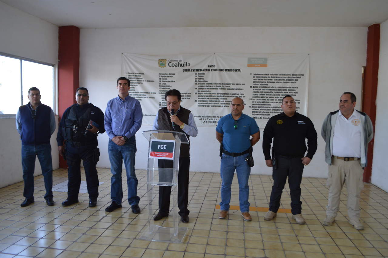 Fue hoy sábado por la tarde que la Fiscalía General de Justicia de Coahuila llevó a cabo una presentación de dichas acciones en la ciudad de Torreón, estuvo encabezada por el propio Fiscal Gerardo Márquez, además del delegado en la Laguna, Hugo Morales. (ESPECIAL)