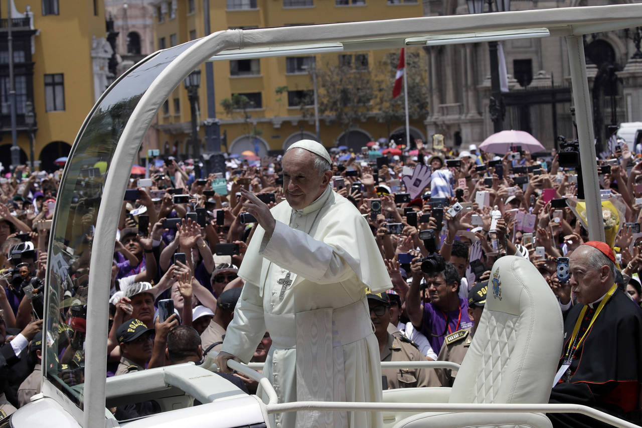Regreso. El papa Francisco partió  de regreso a Roma después de su visita oficial a Chile y Perú. (AP)