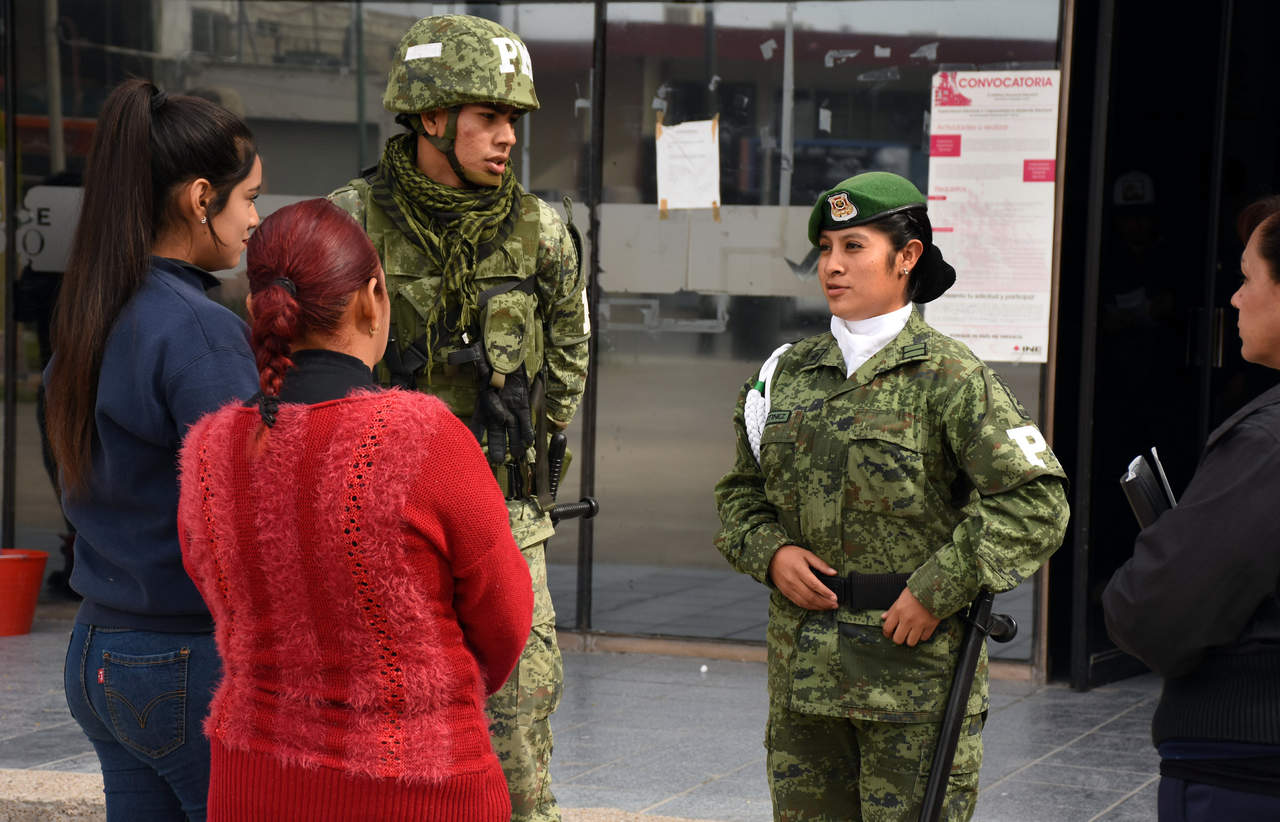 La convocatoria es para las mujeres entre 18 y 26 años de edad, cuyas interesadas podrán recibir toda la información necesaria en ese módulo, el cual está a cargo de elementos del Ejército Mexicano. (EL SIGLO DE TORREÓN)