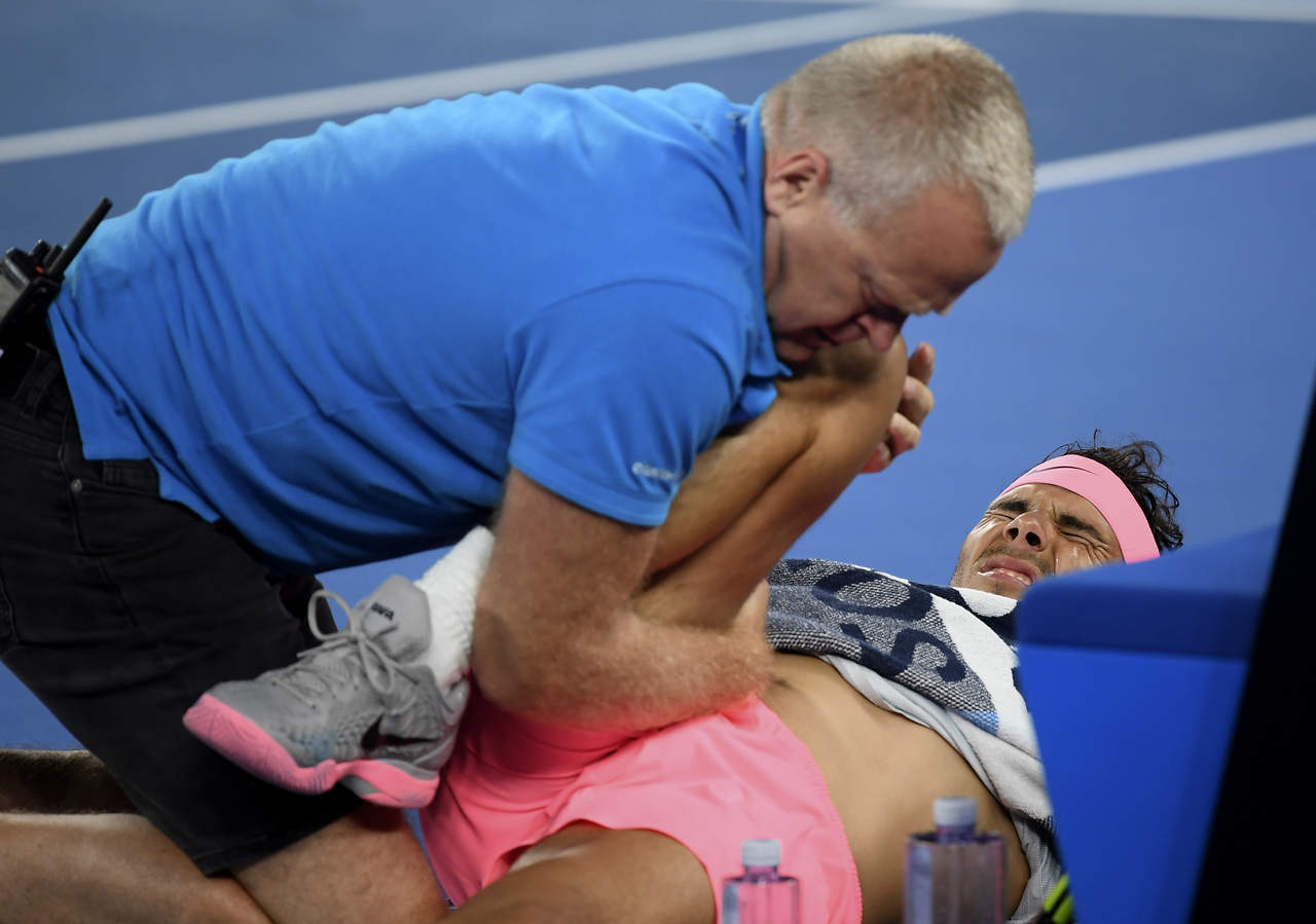 Rafael Nadal se tuvo que retirar por una lesión en la pierna derecha. (AP)