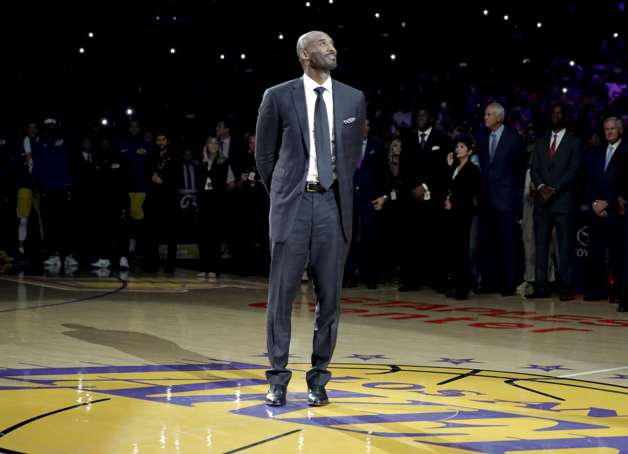 En esta foto del 18 de diciembre del 2017, el exescolta de los Lakers de Los Ángeles Kobe Bryant durante una ceremonia del equipo. Kobe Bryant podría ganar un Oscar