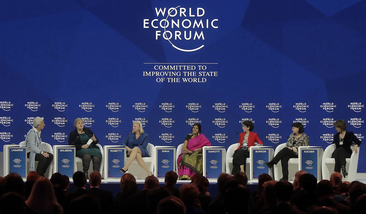 Davos. En el primer día del foro se observa a un grupo de mujeres líderes en el mundo hablando de su papel en todos los ámbitos. (EFE)