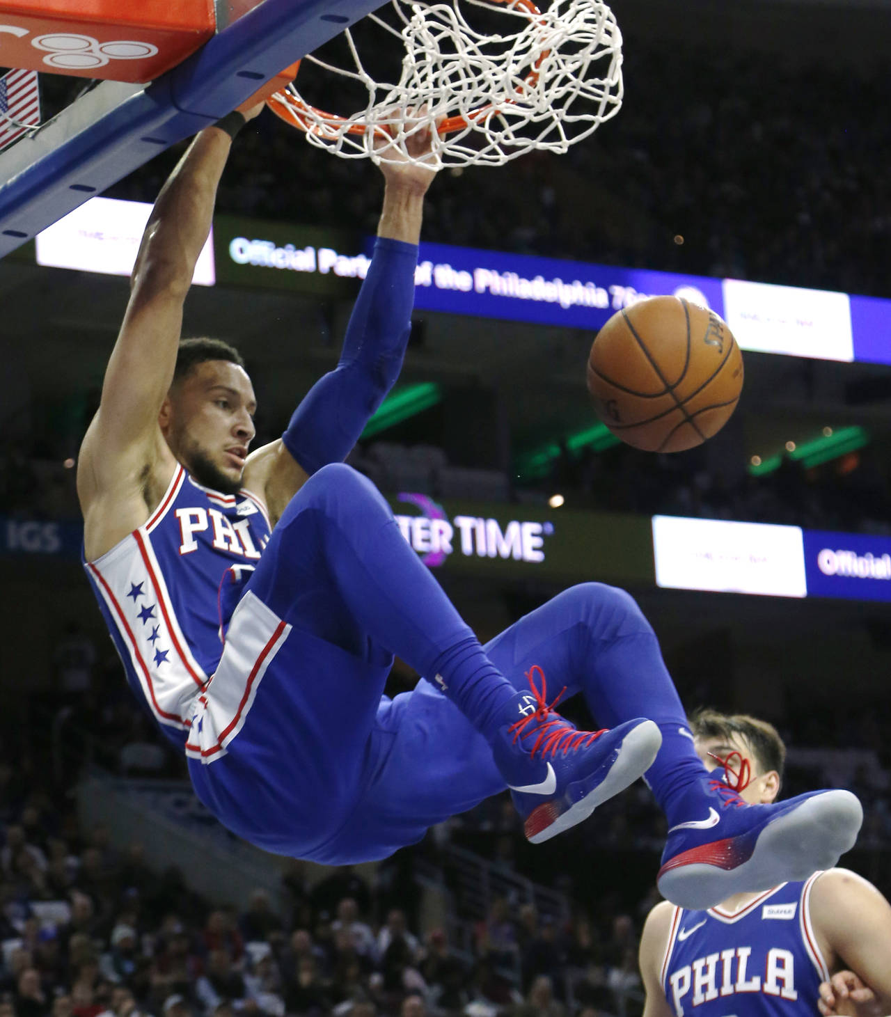 Ben Simmons anotó 19 puntos, bajó 17 rebotes y tuvo 14 asistencias en la victoria de Filadelfia 115-101 sobre los Bulls de Chicago. (AP)