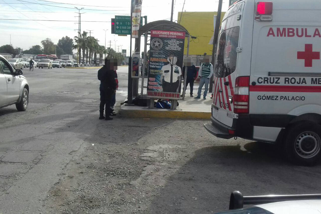 Muerto. Pierde la vida al esperar el camión en parabús de Gómez Palacio, el hombre sufrió un infarto cuando se dirigía al trabajo. (EL SIGLO DE TORREÓN)