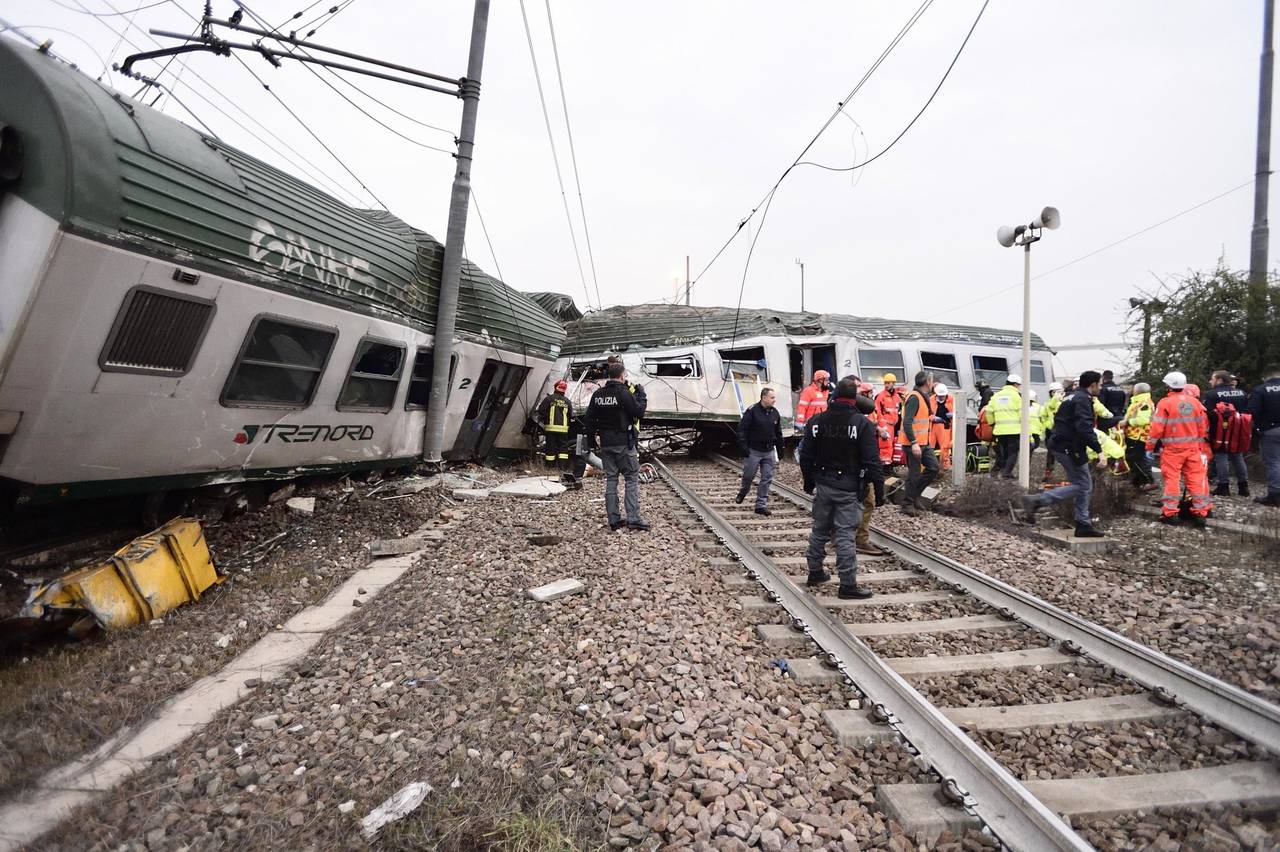 Falla. El tren se descarriló aparentemente por una falla técnica. (EFE)