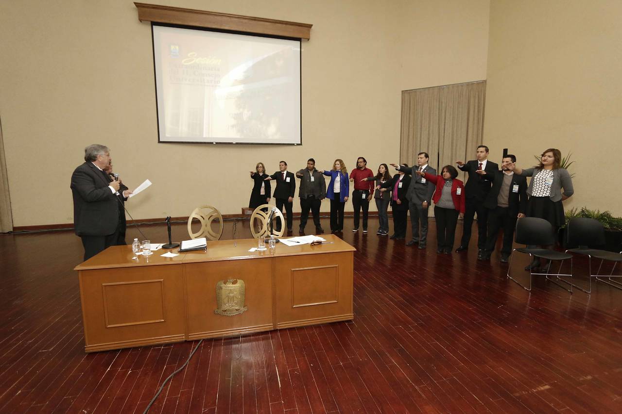 Protocolo. Los integrantes del Consejo Universitario designaron a los alumnos y docentes que integran la Comisión Electoral.