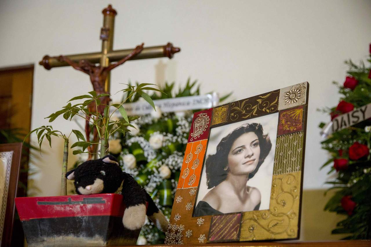 Cientos de nicaragüenses rindieron ayer homenaje a la poeta nicaragüense y ganadora del Premio Reina Sofía, Claribel Alegría, quien falleció este jueves 25 de enero a los 93 años.  (EFE)