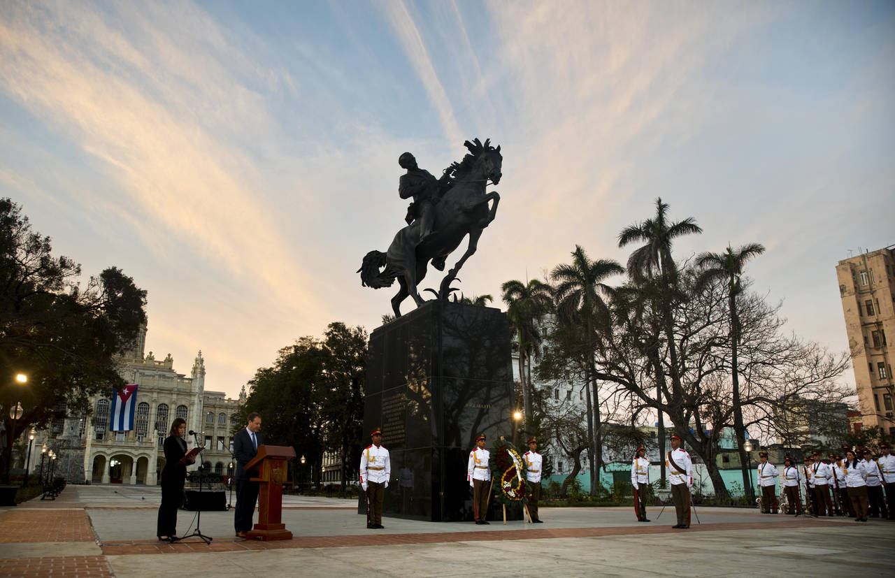 Recuerdo. La estatua fue colocada en un sitio destacado en La Habana, cerca del Museo de la Revolución. (AP)
