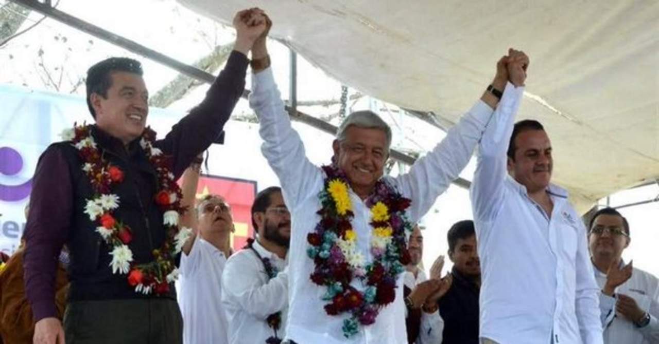 Uno más. López Obrador destapó la precandidatura del exfutbolista Cuauhtémoc Blanco. (AGENCIAS)