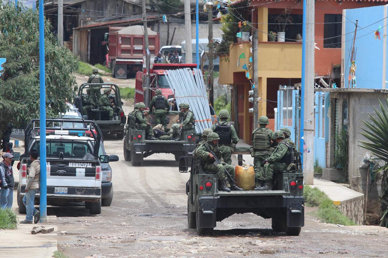 Un total de 19 camionetas y 33 mil litros de combustible fueron asegurados en Puebla por elementos del Ejército Mexicano. (ARCHIVO)