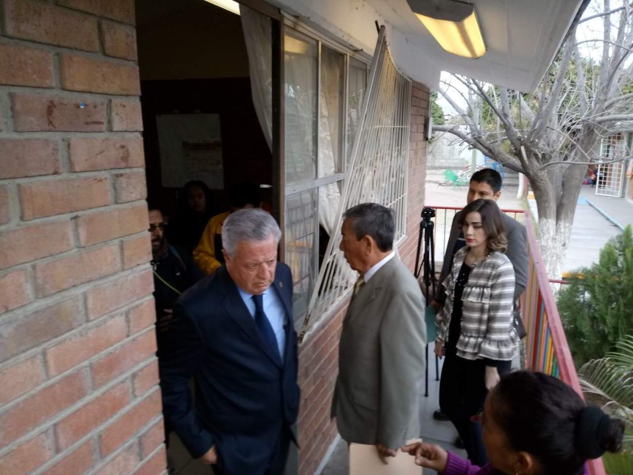 El alcalde de Torreón acudió a dar un recorrido por el centro educativo. (EL SIGLO DE TORREÓN) 