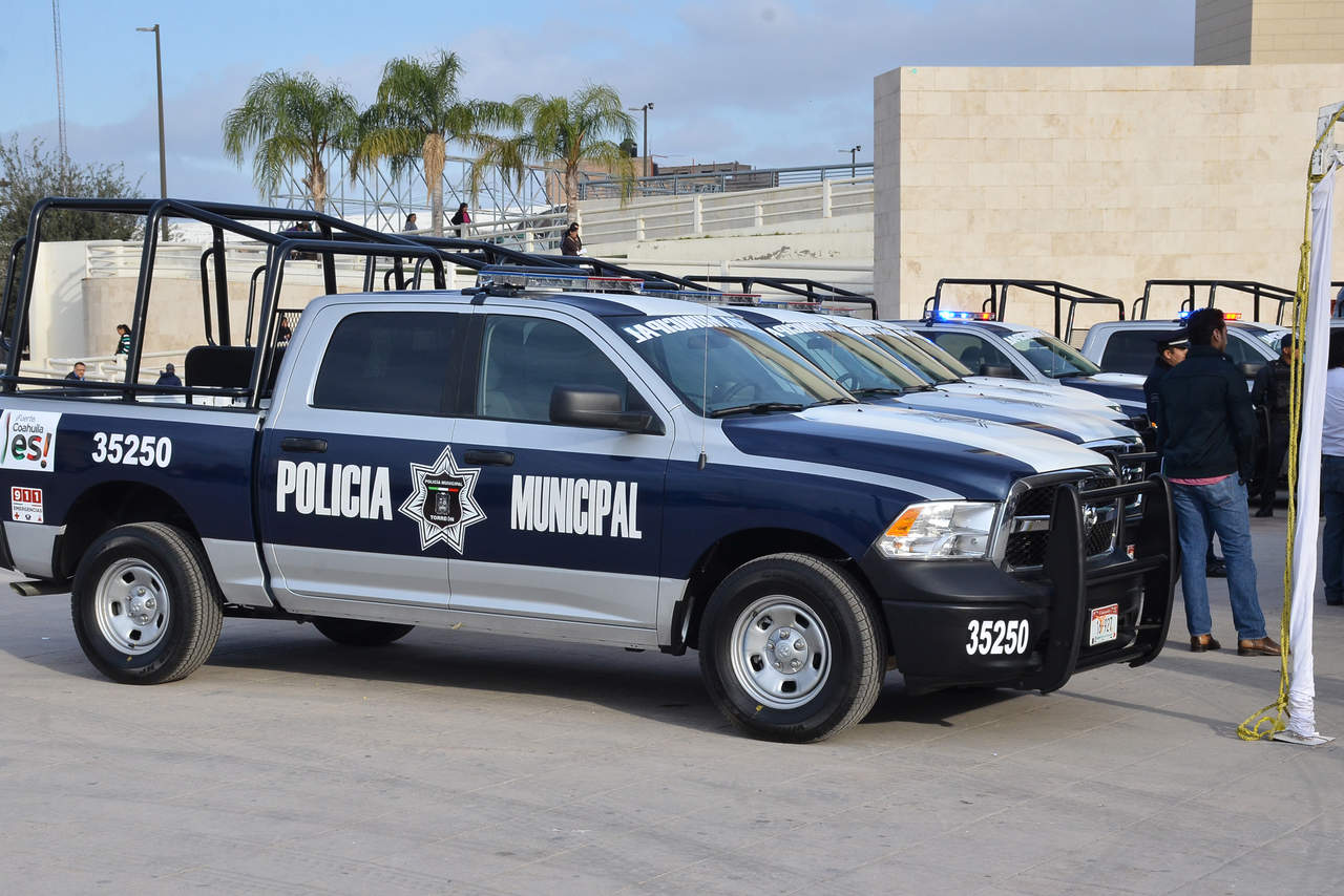 Entrega Estado 20 patrullas a Torreón