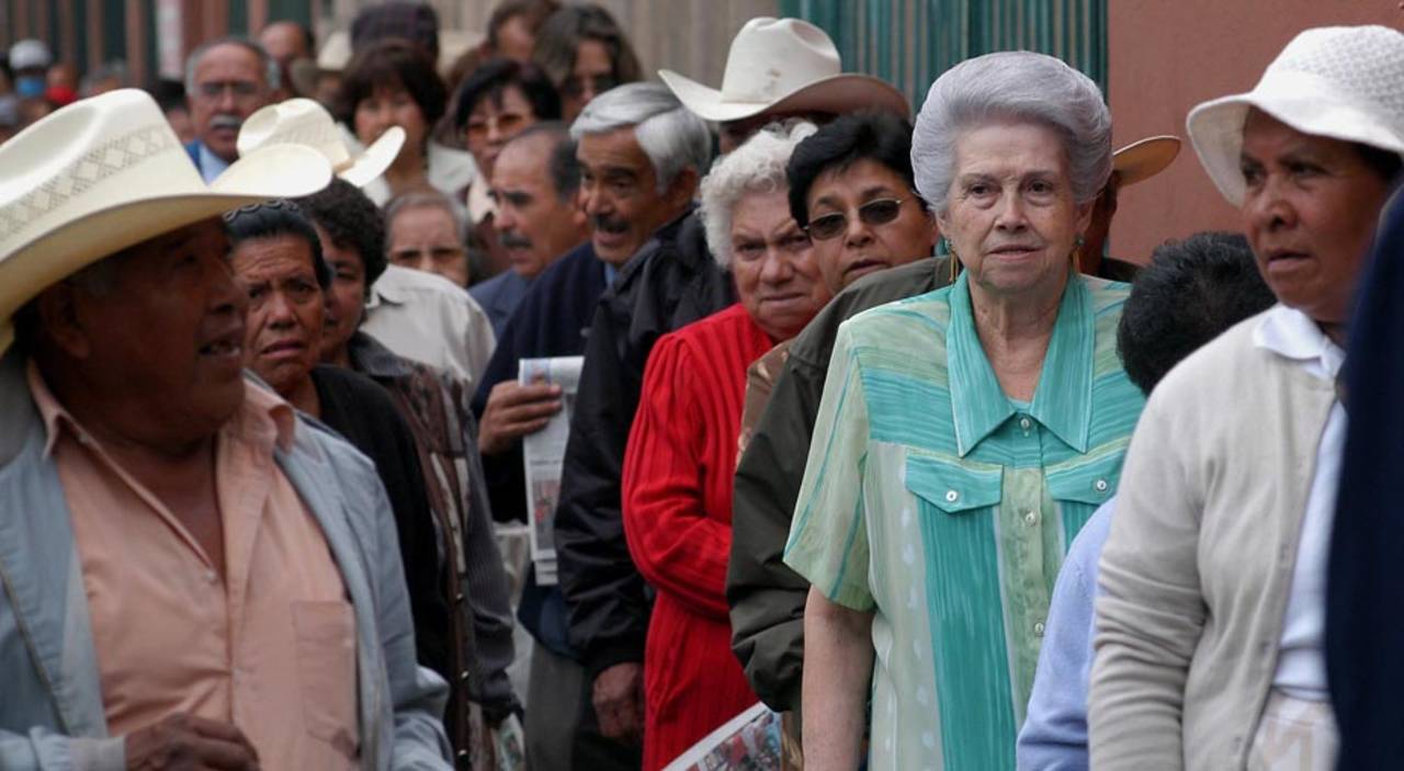 Sin suficientes ahorros. Reconocen que el proyecto de jubilación en México es insuficiente. (ARCHIVO)