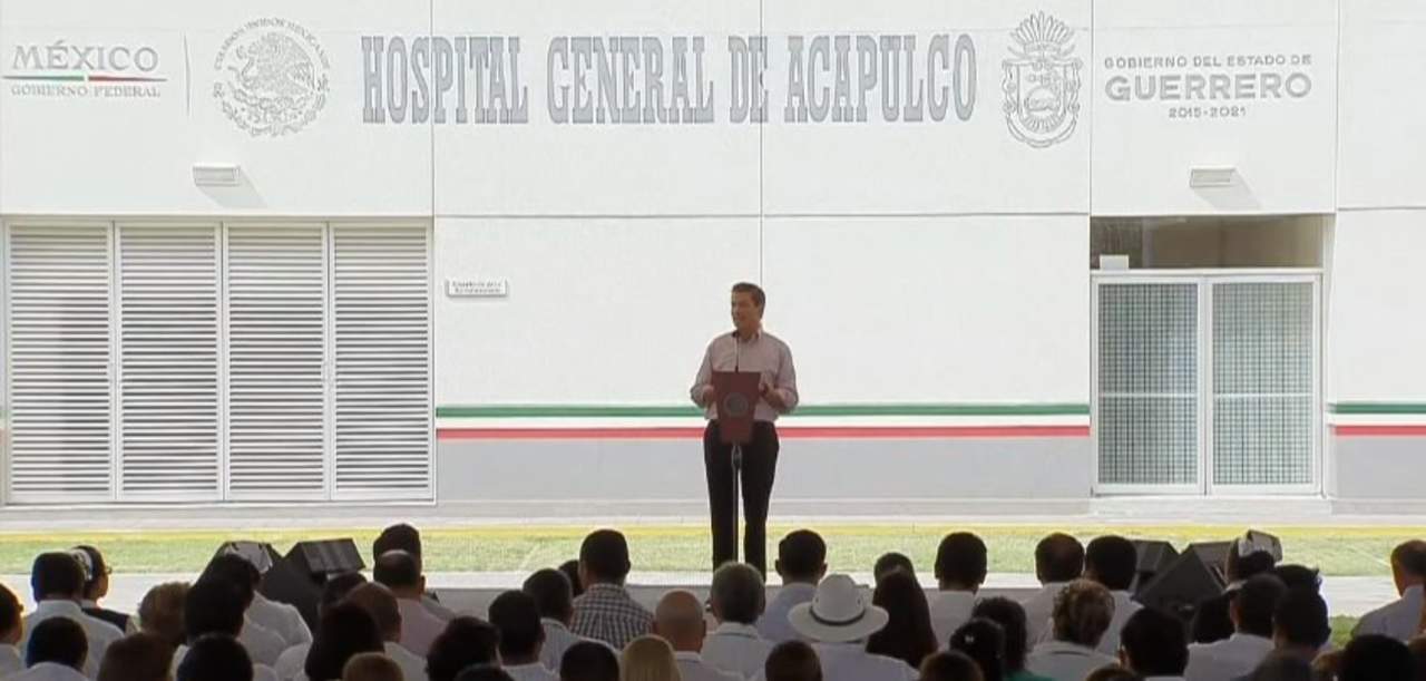 Peña Nieto anunció la incorporación del tratamiento del cáncer de esófago y los trasplantes de corazón, hígado y pulmón, para los derechohabientes del Seguro Popular. (TWITTER)