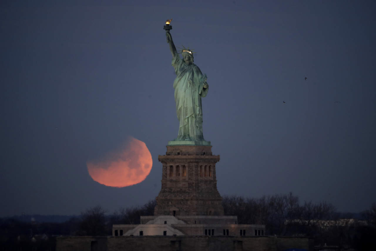 Así se apreció la Luna desde Nueva York. (AP) 