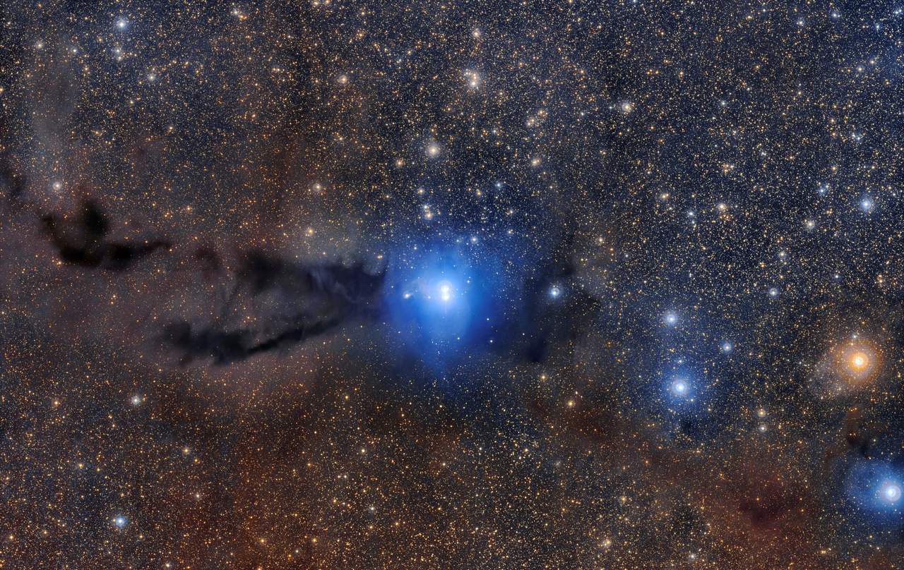 Lupus 3, situada en la constelación de Escorpio, a tan solo 600 años luz de la Tierra, forma parte de un conjunto más amplio llamado las Nubes de Lupus. (EFE)