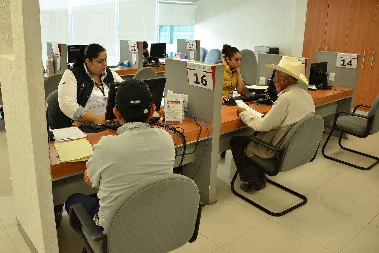 Asalariados. Los beneficios que recibirán familias con la actualización es de cerca de los 40 mil millones de pesos. (ARCHIVO)