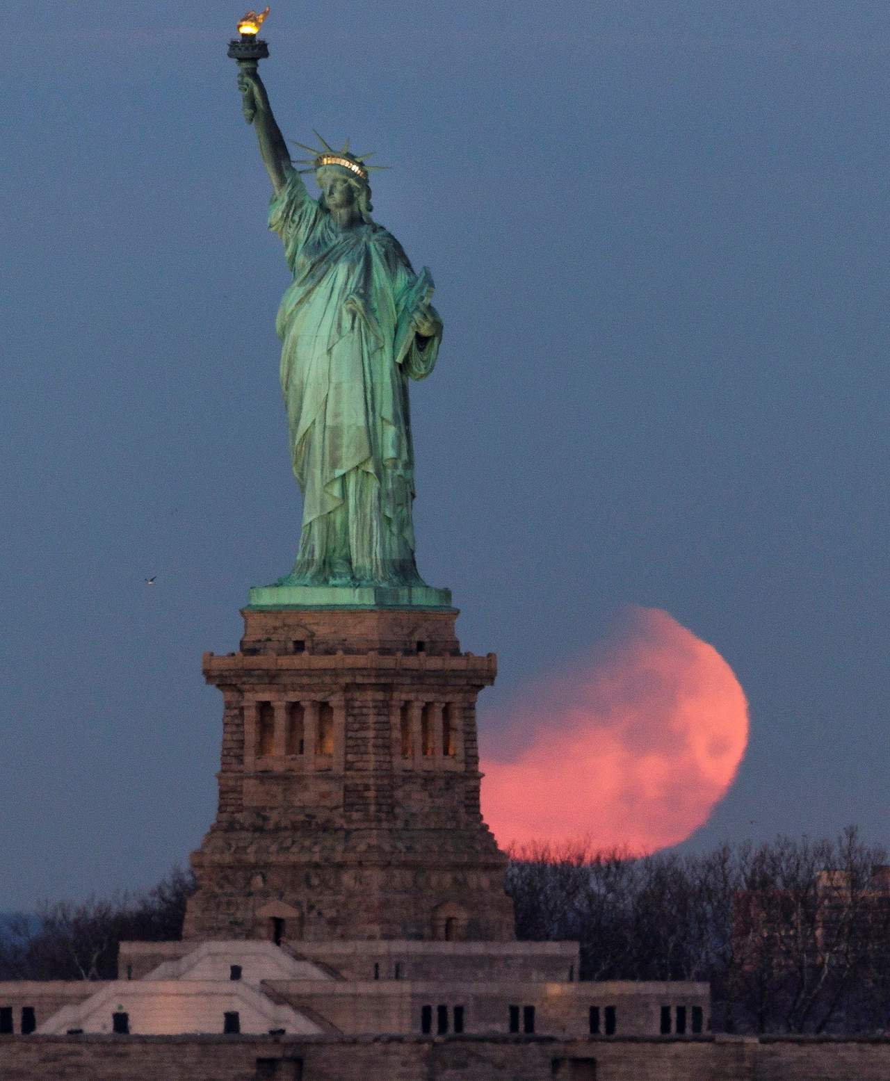Acompaña. La vista desde Estatua de la Libertad en NY. (EFE)