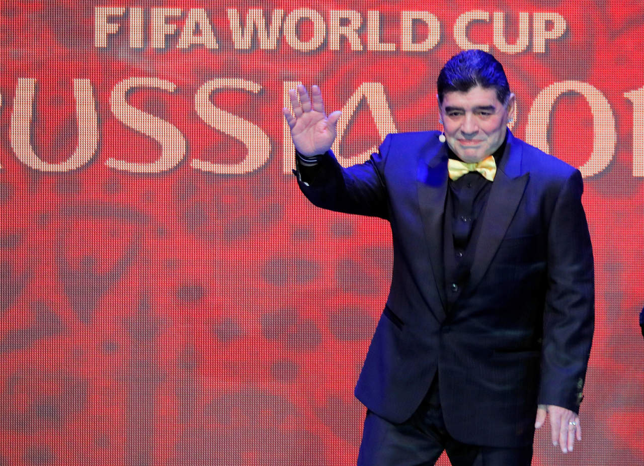 Maradona no puede entrar a Estados Unidos desde el Mundial de 1994, cuando dio positivo en un examen antidoping. (ARCHIVO)