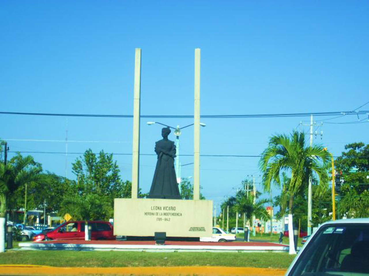 Monumento a Leona Vicario en la glorieta del cruce de las Avenidas Insurgentes y Héroes, en la Ciudad de Chetumal, Quintana Roo.