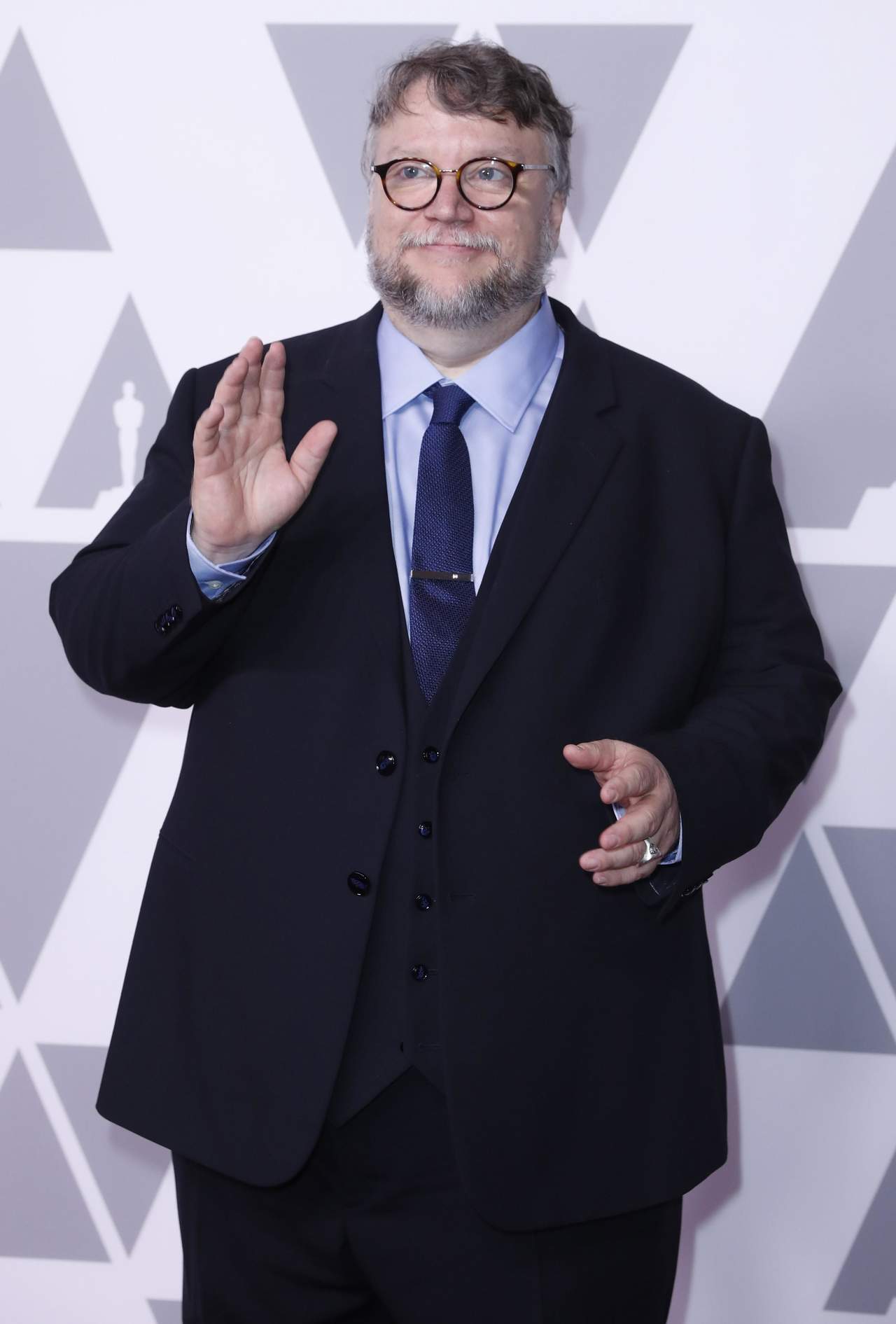 Entre los asistentes, uno de los más felicitados fue el mexicano Guillermo del Toro, nominado como mejor director por su trabajo en The shape of water (La forma del agua) y considerado favorito indiscutible. (EFE)