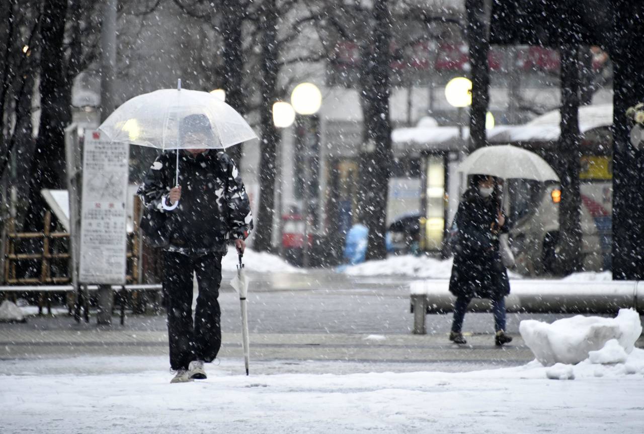 Nieve. Ayer martes se habían acumulado 136 centímetros de nieve en la ciudad de Fukui. (EFE)