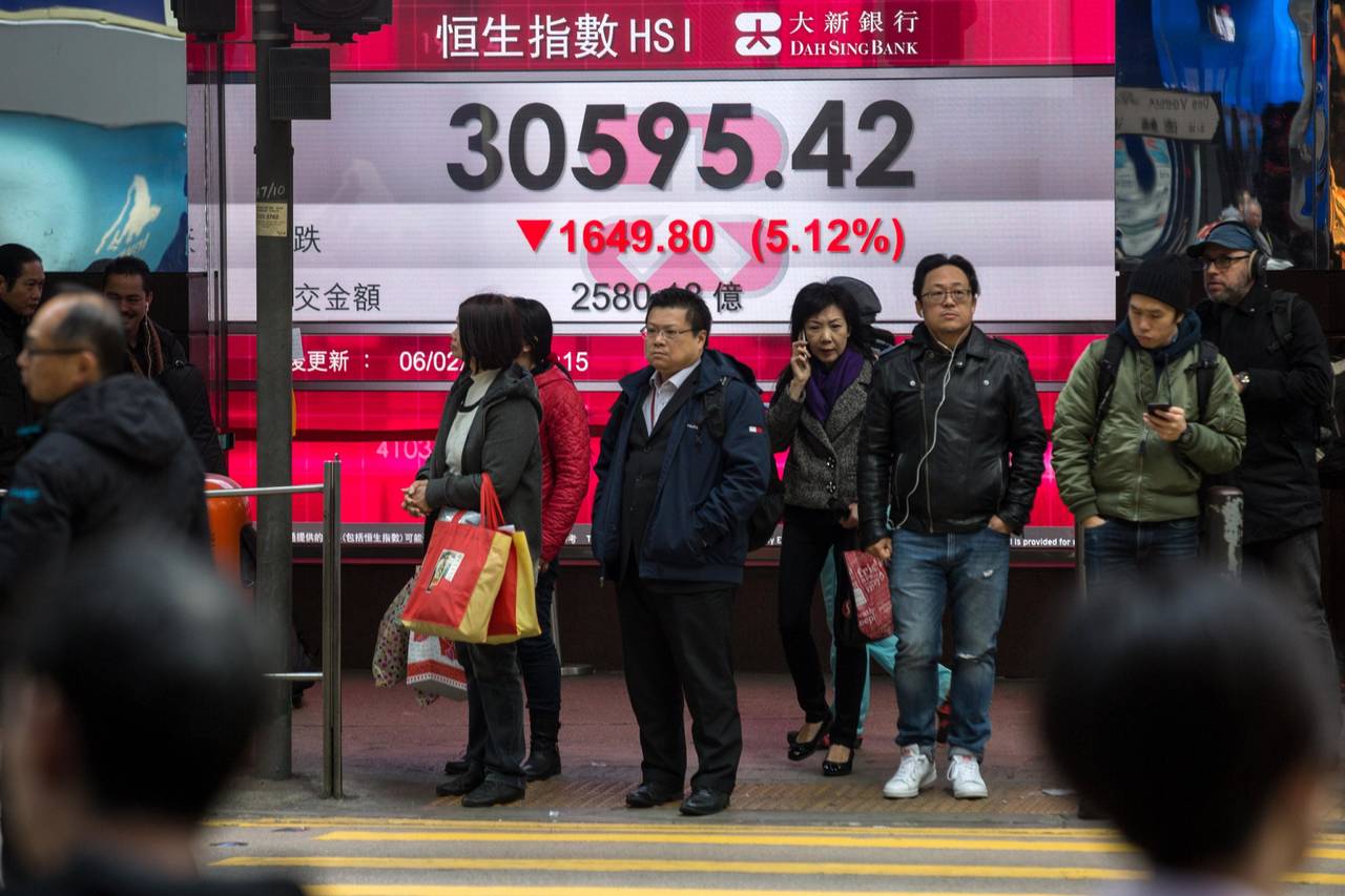 Alto momento. Los mercados europeos y asiáticos sufrieron ayer un alto momento de volatilidad provocado por Wall Street. (EFE)