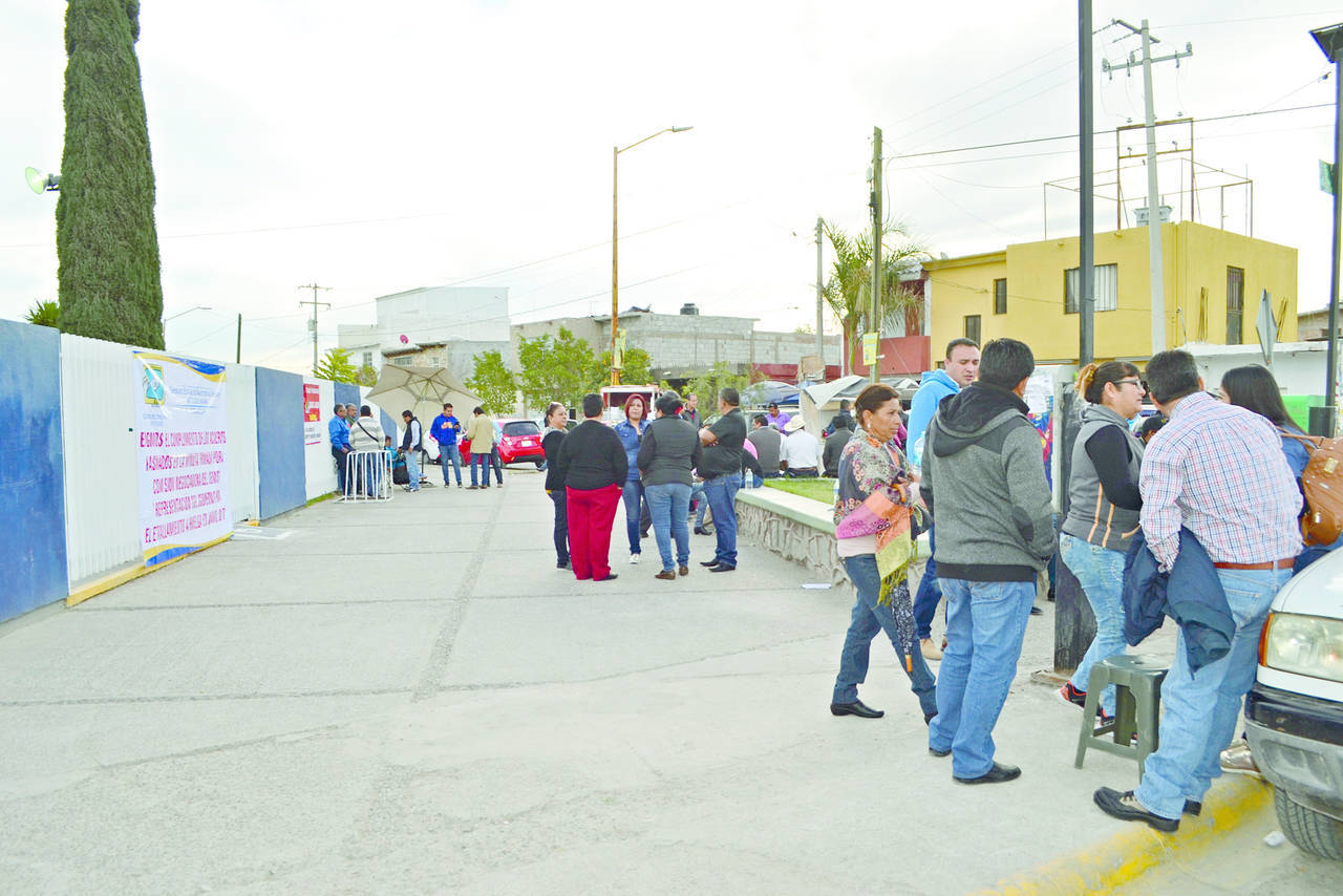 Bloqueo. Maestros de telesecundarias toman la Subsecretaría de Educación e impiden el paso. (EL SIGLO DE TORREÓN)