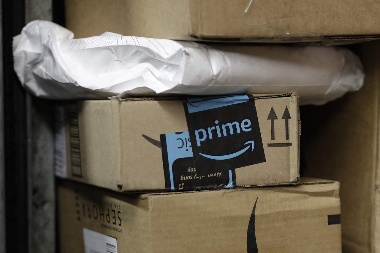 El gigante del comercio digital Amazon planea lanzar un servicio de reparto para negocios, en competencia directa con las grandes empresas del sector como UPS y FedEx, informó hoy el diario Wall Street Journal (WSJ). (ARCHIVO)